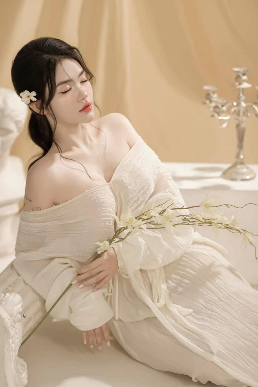 Má kế bất lực trước cậu con trai biến thái